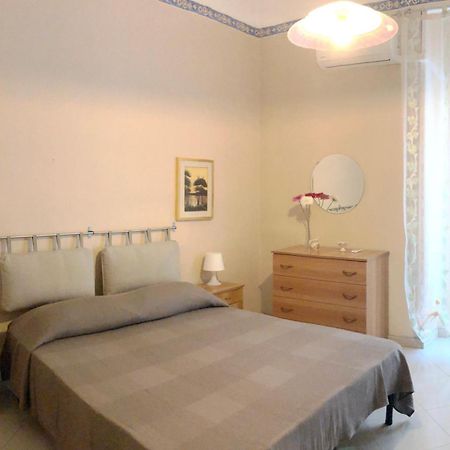 Apartment For 2 In Catania, B&B Le Voci Del Mercato Exterior foto