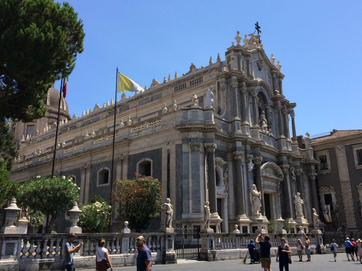 Apartment For 2 In Catania, B&B Le Voci Del Mercato Exterior foto